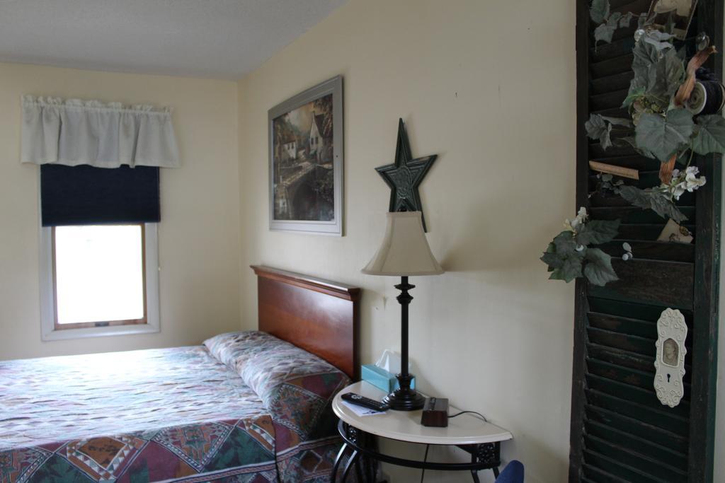 Northern Family Motel Potsdam Bagian luar foto