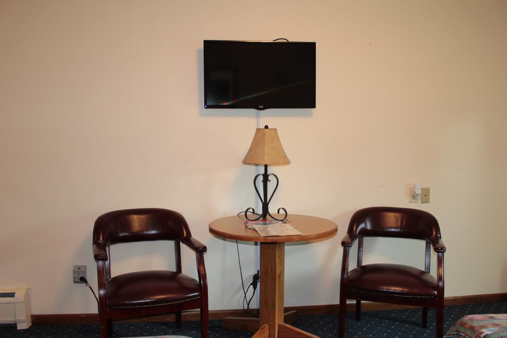Northern Family Motel Potsdam Bagian luar foto