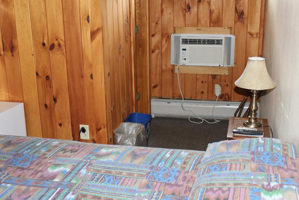 Northern Family Motel Potsdam Bagian luar foto