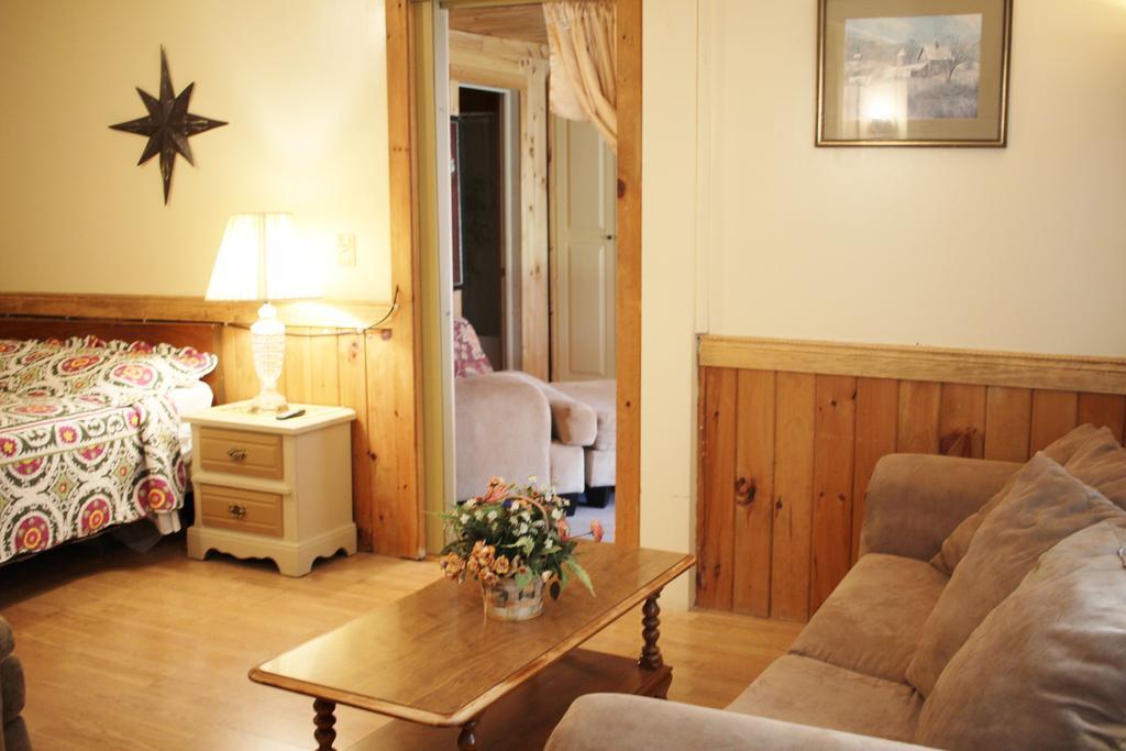 Northern Family Motel Potsdam Bagian luar foto