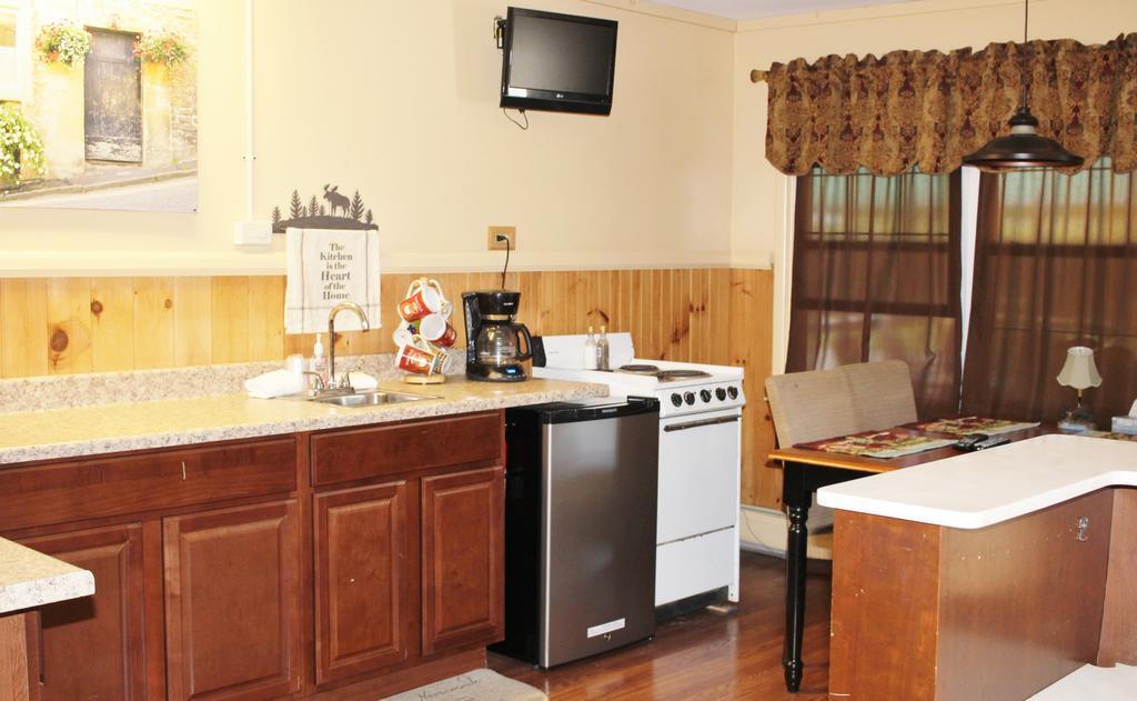 Northern Family Motel Potsdam Bagian luar foto