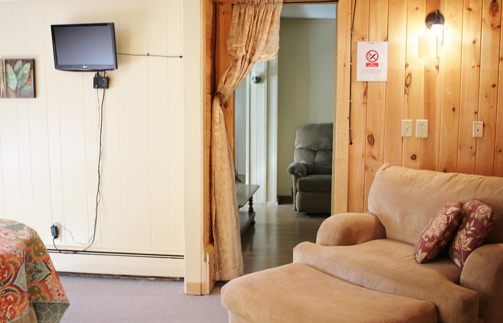 Northern Family Motel Potsdam Bagian luar foto